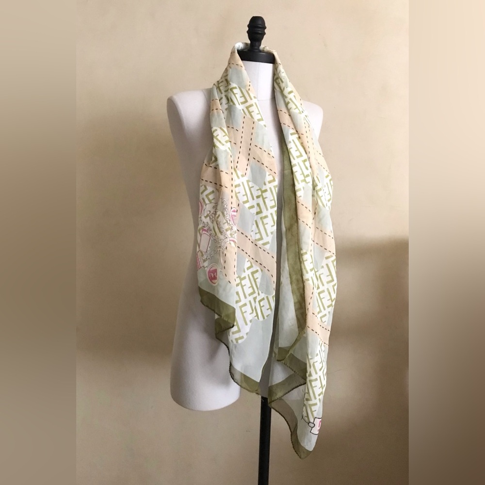 Elegant Green and Cream Scarf